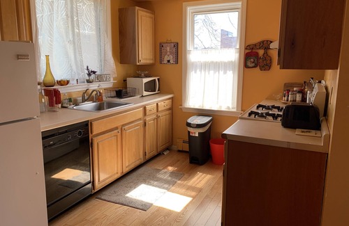 Dorchester Casa | Conveniente ubicación, muy cerca de la línea T-rojo, Aparcamiento gratuito, ilimitado