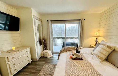 Collingwood Casa | Beautiful tranquil centrally located condo