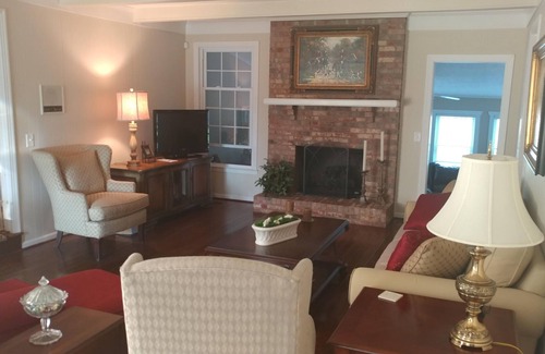 Bellevue Casa | Hermoso espacio de dos habitaciones. Gran barrio, entrada privada.