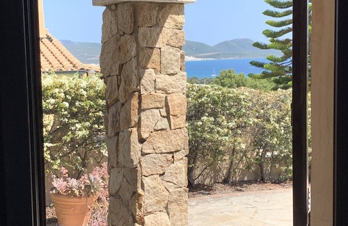 Porto Pino Apartamento | Precioso apartamento de dos habitaciones en una villa con aire acondicionado.