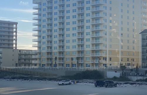 Ocean View Halifax Estates Condominio | Beautiful 4 Bedroom 3 Bath Ocean front condo Daytona Beach Shores.