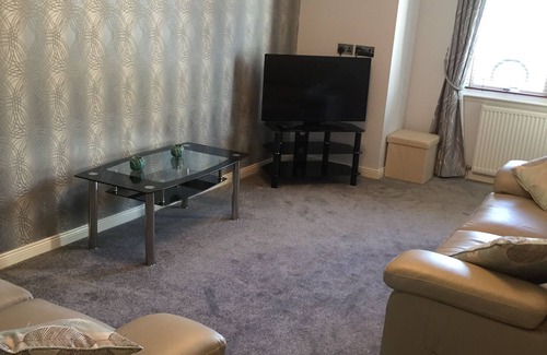 Aberdeen Apartamento | APARTAMENTO DE PUEBLO EN ABERDEEN SUBERB CON WIFI Y PARKING