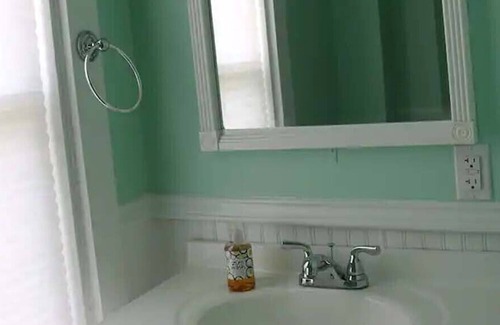 Milbridge Apartamento | Beautiful Victorian Apt for a well deserved rest! Centrally Located DownEast.