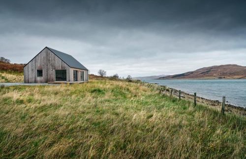 Breakish Casa | Beautiful views from right above the water