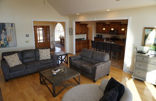 Albany Casa | Beautiful Views of Dale Hollow Lake, 5 bedroom, sleeps 15