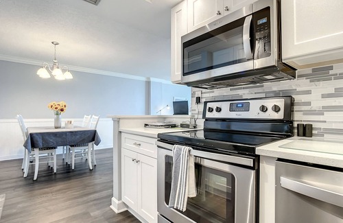 Aquarius Oceanfront Condominio | Beautiful Views on the Beach in Quiet Ormond Beach area