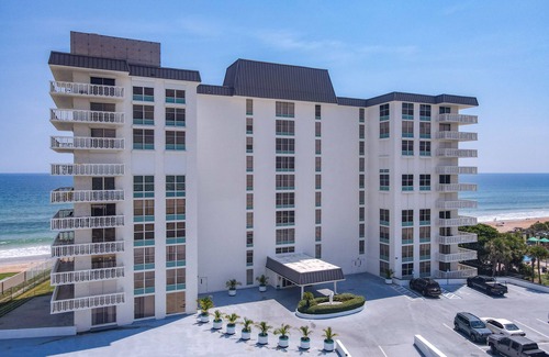 Aquarius Oceanfront Condominio | Beautiful Views on the Beach in Quiet Ormond Beach area