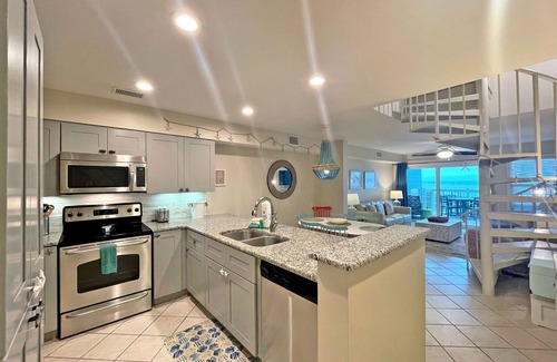 Pensacola Beach Casa | Hermosas vistas de Santa Rosa Sound, bien decoradas 2-br / 2. Casa adosada de 5 baños