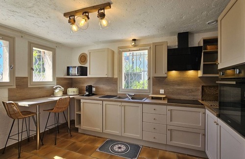 Antheor Villa | Beautiful villa for 10 people, large swimming pool, air con, close to the sea