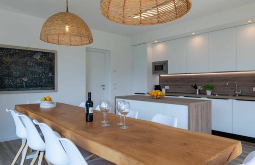 Verceia Casa | Maravillosa casa de vacaciones para 12 personas con WIFI, TV y terraza