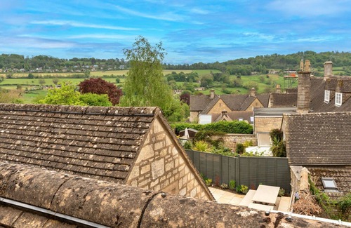 Painswick Casa | Estupenda casa de vacaciones para 19 personas con piscina, WIFI, TV y mascotas permitida