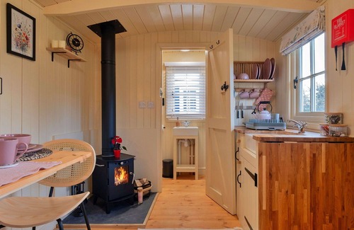 Brackley Casa | Maravillosa casa de vacaciones para 2 personas con WIFI y mascotas permitida