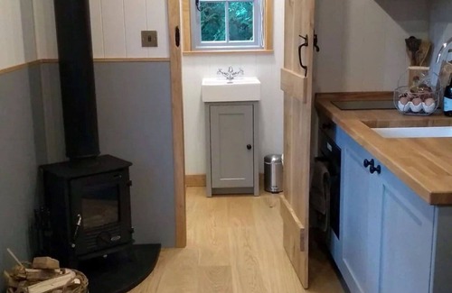 Steyning Casa | Estupenda casa de vacaciones para 2 personas con WIFI y terraza