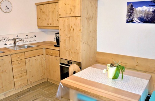 Leithen Villa | Estupenda casa de vacaciones para 4 personas con WIFI, TV y balcón