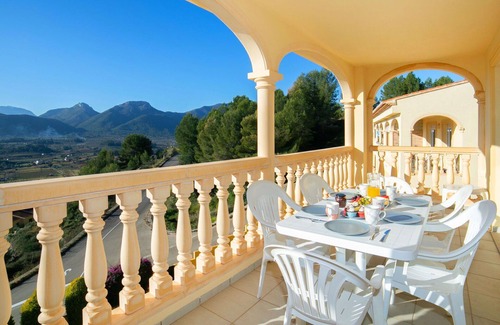 Jalón Casa | Estupenda casa de vacaciones para 6 personas con WIFI, piscina, A/C, TV y terraza
