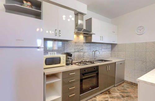 Martinski Casa | Preciosa casa de vacaciones para 8 personas con piscina privada, A/C, WIFI, TV y terraza