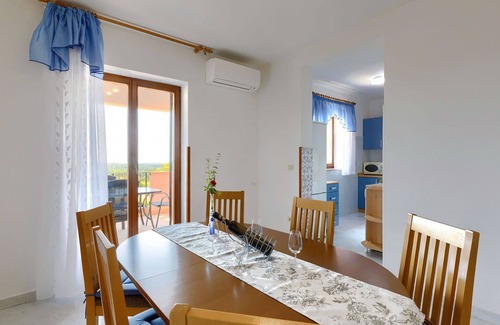 Martinski Casa | Preciosa casa de vacaciones para 8 personas con piscina privada, A/C, WIFI, TV y terraza