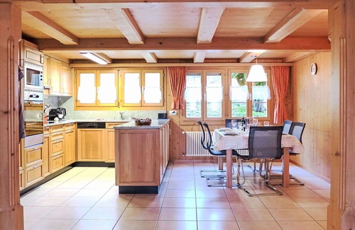 Innertkirchen Villa | Estupenda casa de vacaciones con WIFI, TV, terraza, mascotas permitida y vista panorámica