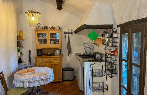 Borgomaro Casa | Preciosa casa de vacaciones para 2 personas con WIFI, TV, terraza y aparcamiento