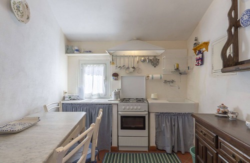 Castellaro Casa | Maravillosa casa de vacaciones con WIFI, TV, terraza, mascotas permitida y vista panorámica