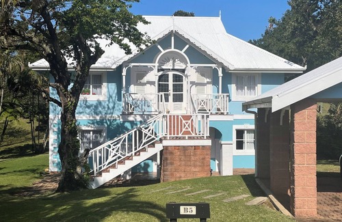 Port Edward Casa | Beautiful villa in tranquil reservation area close to the beach