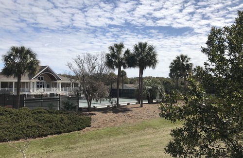 Seabrook Island Casa | Hermosa y recientemente renovada villa de tenis con acceso al club de playa privado.
