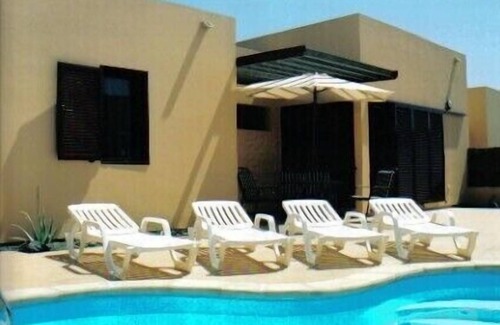 Corralejo Villa | Hermosa villa con piscina climatizada, zona de gran patio y barbacoa