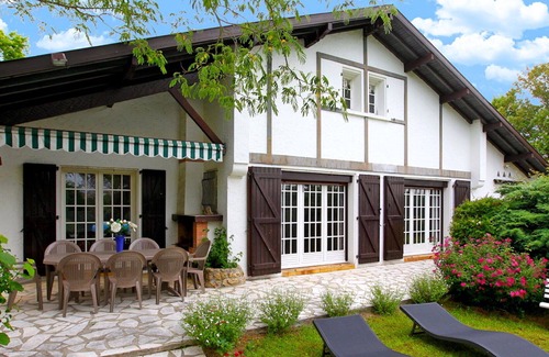 Arbonne Villa | Hermosa villa con encantadores jardines y piscina climatizada