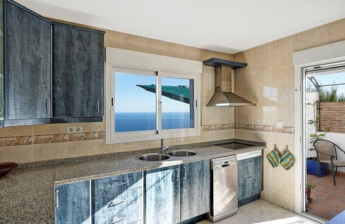 Salobreña Villa | Preciosa villa con vistas al mar, piscina, jardín y Wi-Fi