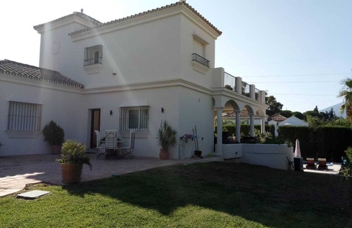 Nueva Andalucia Villa | Hermosa villa con piscina climatizada muy cerca de Puerto Banus