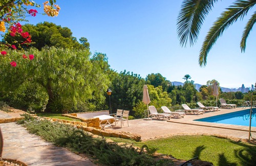 Benidorm Villa | Villa con Piscina, Gran Jardín con Vistas Impresionantes