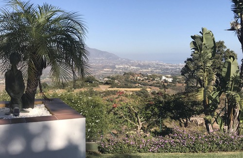Ojen Villa | Hermosa villa con impresionantes vistas a las montañas y al mar.