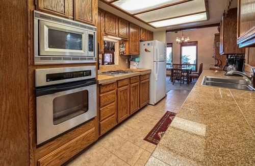 Cascade Apartamento | Beautiful Vintage Decorated Cabin with Hot Tub