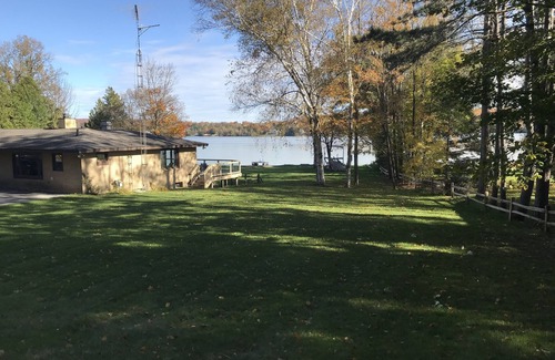 Petoskey Casa | Hermosa casa de alquiler de Walloon Lake (25% de reducción de precio en las aperturas el próximo mes)