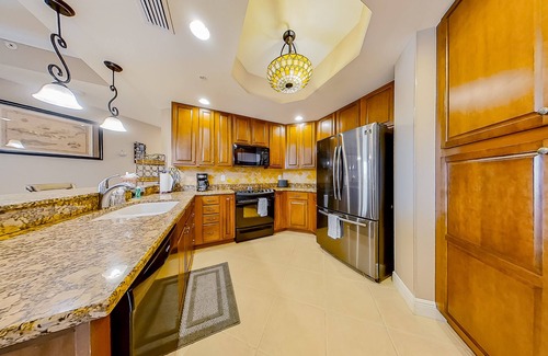 Cape Harbour Condominio | Beautiful water-view condo with pools, gym, hot tub, 2 balconies, washer/dryer
