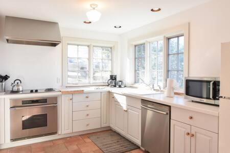 Wellfleet Casa | Beautiful Water Views Dogs Welcome