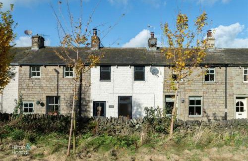 Barnoldswick Casa | Beautiful Waterfall Cottage with Countryside Walks