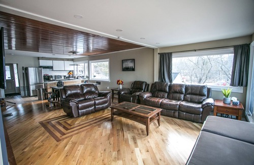 Scugog Casa | Beautiful Waterfront Cottage Sunset Lakeview 1hr from Toronto with NEW HOT TUB!!
