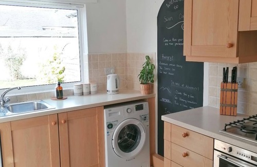 Brecon Cabaña | Beautiful waterfront cottage with stunning views