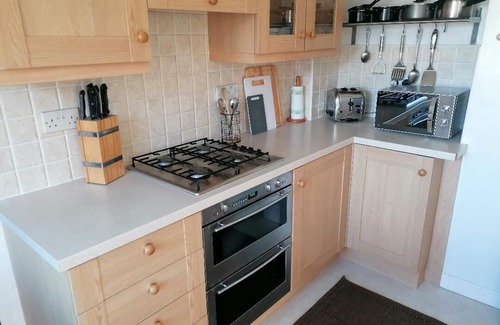 Brecon Cabaña | Beautiful waterfront cottage with stunning views