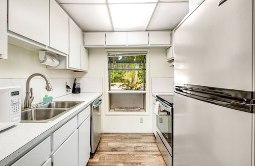 Shelton Casa | Beautiful waterfront escape with SUPs/kayaks/canoe/paddle boards w/ lake access