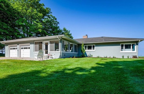 Muskegon Casa | Beautiful waterfront home with 190ft private sandy beach and stunning views