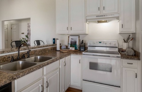Lillian Casa | Beautiful Waterfront Home- The Bay Camp