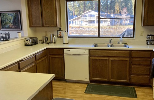Plumas Eureka Estates Casa | Beautiful Waterfront Townhome on Plumas Pines Golf Course