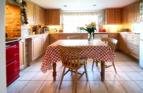 Littlebredy Cabaña | Hermoso, Acogiendo con tejado de paja 3 millas del mar