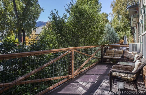 Basalt Casa | Beautiful Willits Townhouse 5 minutes from Whole Foods, restaurants and bars!