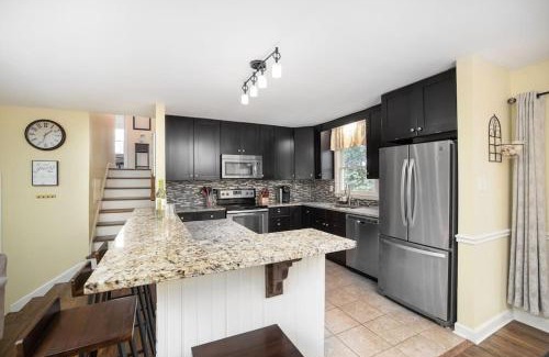 Beverly Woods Casa | Beautiful wooded home in Popular SouthPark