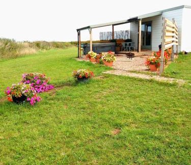East Drayton Casa | Beautiful Wooden tiny house, Glamping cabin with hot tub 3