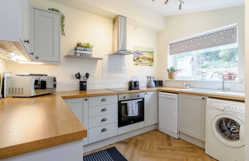 Skinningrove Cabaña | Beautifully furnished cottage situated close to the famous Cleveland Way.