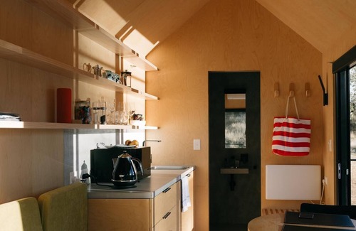Mountain Bay Cabina | Beautifully appointed Tiny House.